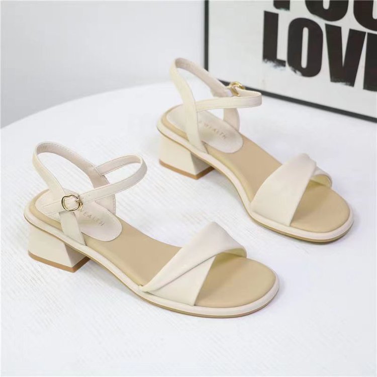 Block Heel Ankle Boots - Sandały na obcasie typu Breeze Block