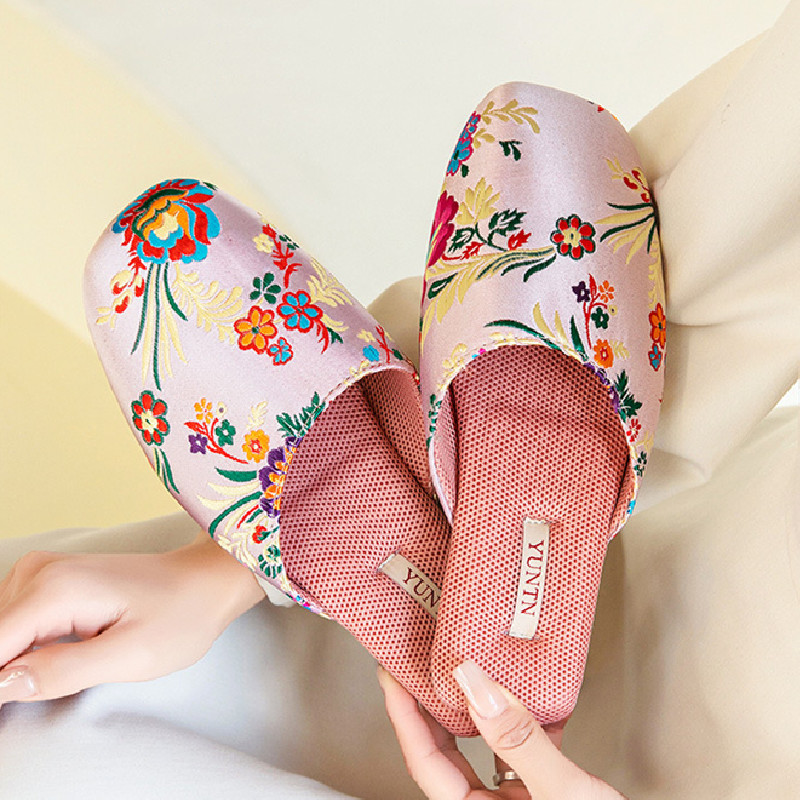Women'S Shoes Quality - Eleganckie damskie kapcie domowe z haftem