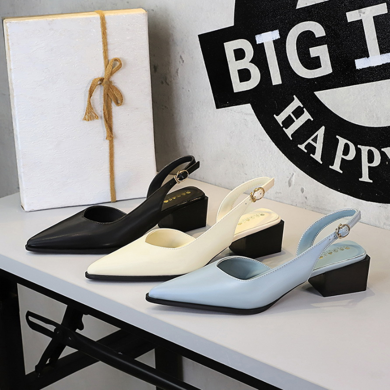 Women'S Shoes Quality - Szpiczaste czółenka z paskiem na pięcie,