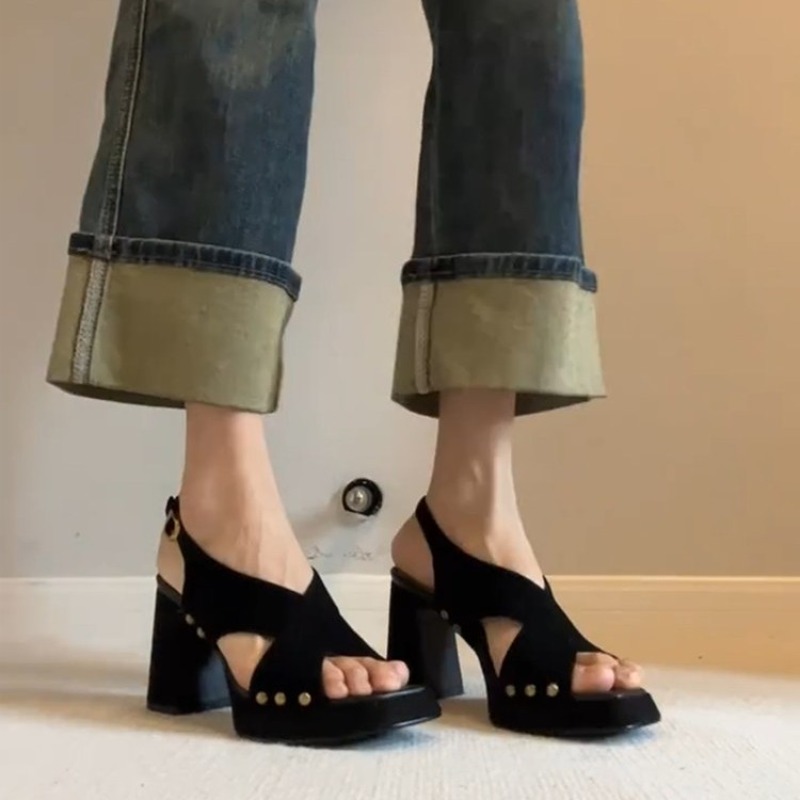 Sandały na platformie z odkryt – Platform Sneakers Chunky recenzja i cena